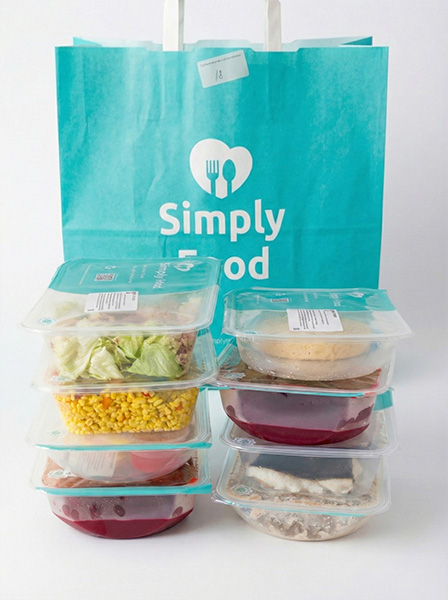 Пакет и контейнеры с едой SimplyMeal