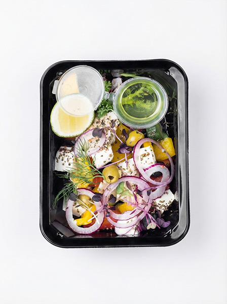 Как выглядит еда от SOLO: греческий салат